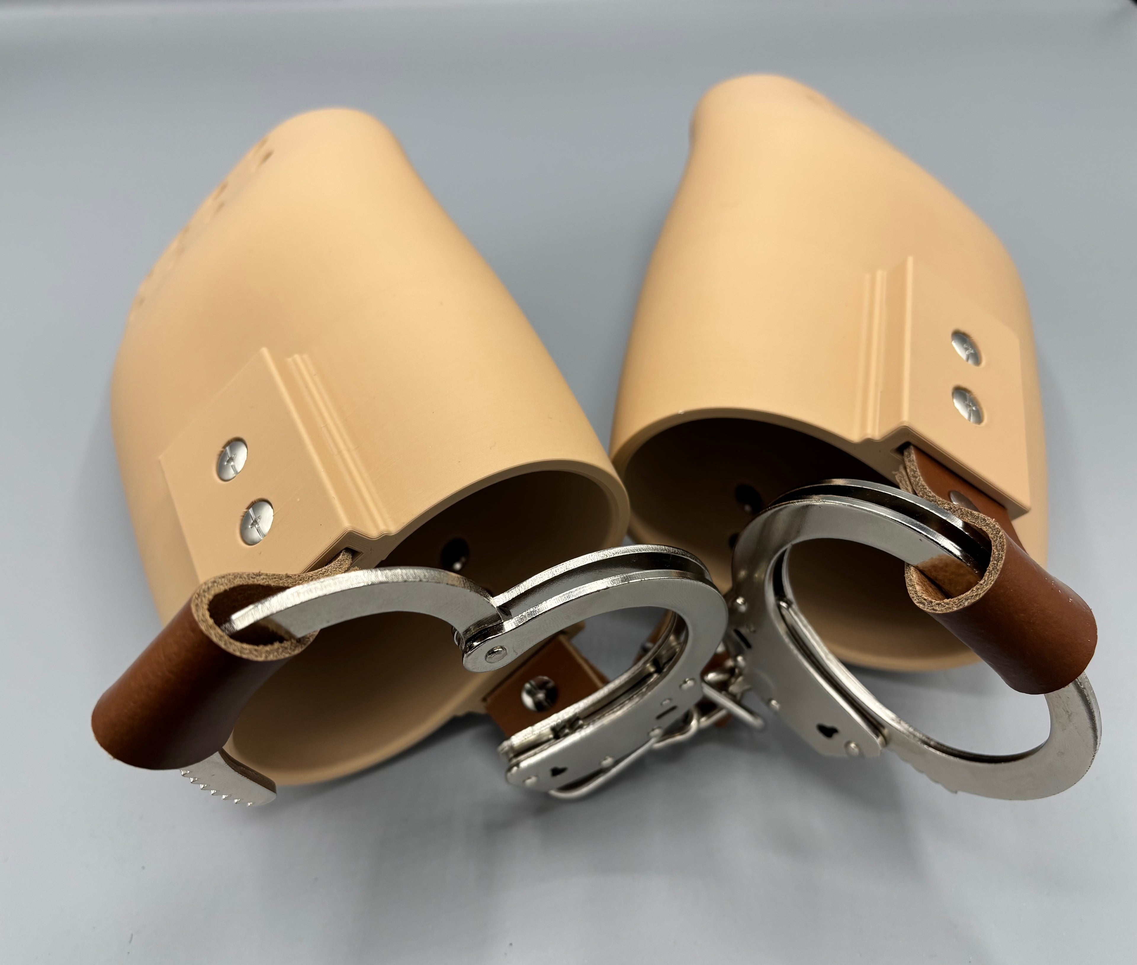 Hard Shell Bondage Restraint Mitts für Standard Handschellen